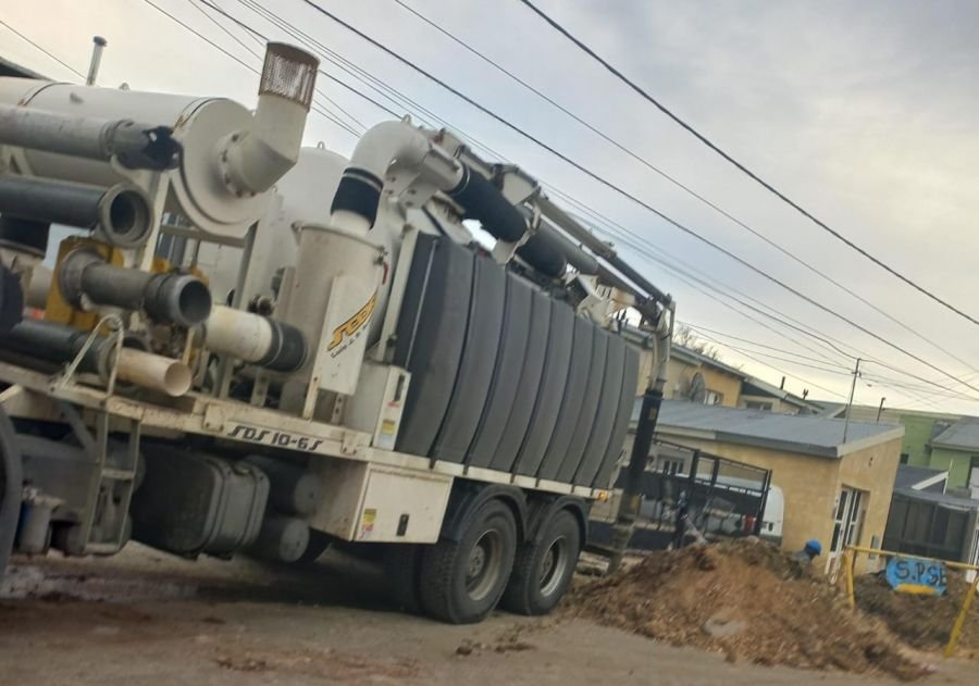 Realizan mantenimiento de cloacas en Pico Truncado