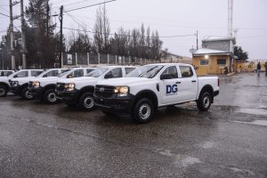 Claudio Vidal entregó 50 camionetas 0KM y 1 camión a entes provinciales