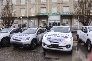 Claudio Vidal entregó 50 camionetas 0KM y 1 camión a entes provinciales