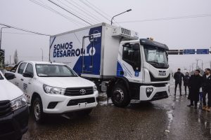 Claudio Vidal entregó 50 camionetas 0KM y 1 camión a entes provinciales