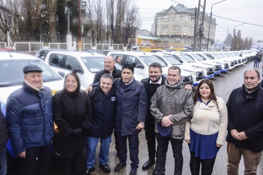 De La Torre destacó la inversión del Estado provincial en el parque automotor y las obras que se pondrán en marcha en Río Gallegos