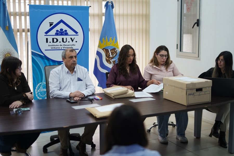 Realizaron la apertura de sobres para la terminación del cuartel de bomberos división N°28 de Caleta Olivia