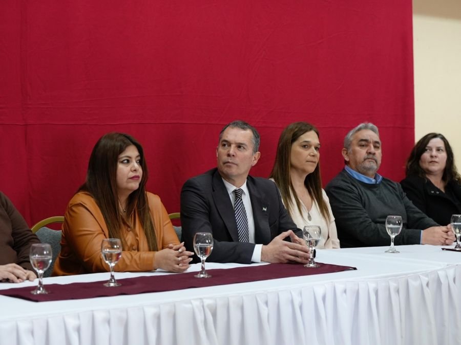 El Gobierno de Santa Cruz acompañó el 52° Aniversario de Tres Lagos