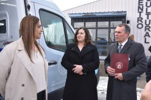 Salud entregó una ambulancia para fortalecer el puesto sanitario de Tres Lagos