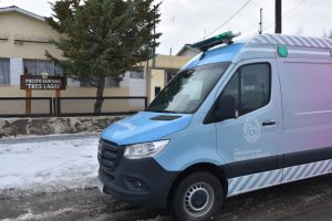 Salud entregó una ambulancia para fortalecer el puesto sanitario de Tres Lagos
