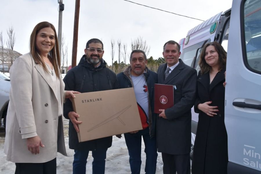 Salud entregó una ambulancia para fortalecer el puesto sanitario de Tres Lagos