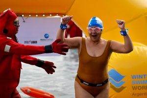 El Winter Swimming World Cup 2025 tuvo su primera jornada de competencia frente al Glaciar Perito Moreno