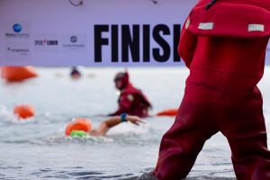 El Winter Swimming World Cup 2025 tuvo su primera jornada de competencia frente al Glaciar Perito Moreno