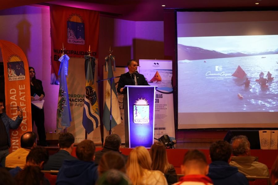 Se realizó el acto inaugural de la Winter Swimming World Cup en El Calafate