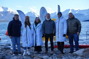 Autoridades Provinciales acompañaron la segunda jornada de la Winter Swimming World Cup frente al Glaciar Perito Moreno