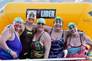 Autoridades Provinciales acompañaron la segunda jornada de la Winter Swimming World Cup frente al Glaciar Perito Moreno