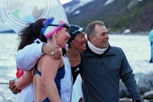Autoridades Provinciales acompañaron la segunda jornada de la Winter Swimming World Cup frente al Glaciar Perito Moreno