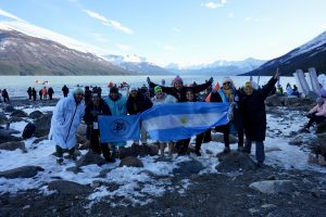 Autoridades Provinciales acompañaron la segunda jornada de la Winter Swimming World Cup frente al Glaciar Perito Moreno