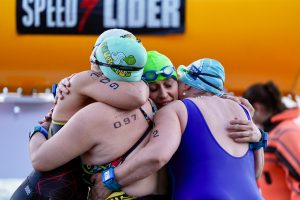 Autoridades Provinciales acompañaron la segunda jornada de la Winter Swimming World Cup frente al Glaciar Perito Moreno