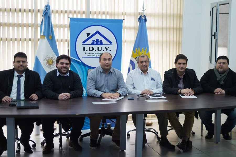 Tuvo lugar una reunión de trabajo en el IDUV con autoridades de Caleta Olivia