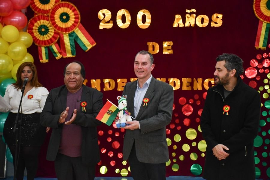El Gobierno de Santa Cruz acompañó la fiesta cívica por el 200° Aniversario de la Independencia de Bolivia