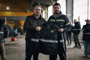 Vialidad inició la entrega de 850 camperas de abrigo al personal de toda la provincia
