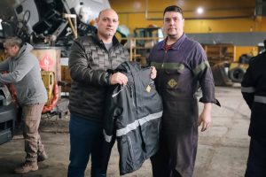 Vialidad inició la entrega de 850 camperas de abrigo al personal de toda la provincia