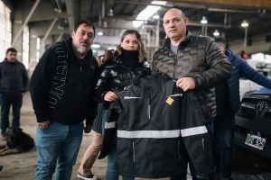 Vialidad inició la entrega de 850 camperas de abrigo al personal de toda la provincia