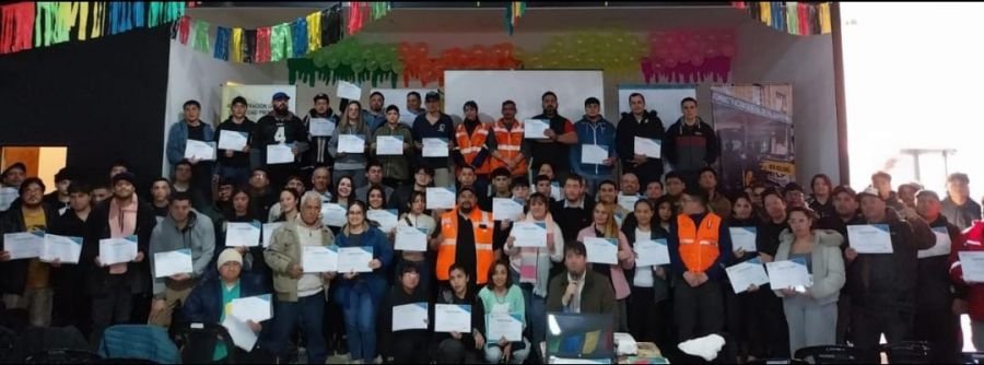 Éxito de convocatoria en la entrega de certificados de la jornada de capacitación en maquinaria pesada