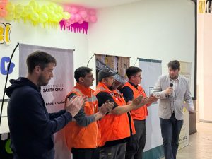 Reconocimiento a la formación: Puerto Deseado celebra el impacto de la capacitación en maquinaria pesada