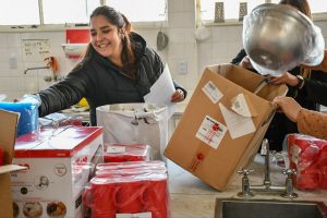 Seguridad alimentaria: Desarrollo Social entregó equipamiento e insumos de cocina a comedores