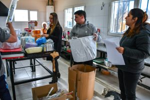 Seguridad alimentaria: Desarrollo Social entregó equipamiento e insumos de cocina a comedores