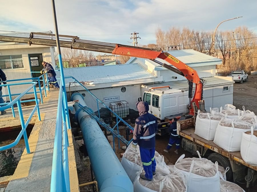 Servicios Públicos realizó renovación de mantos filtrantes en la Planta Potabilizadora de Río Gallegos