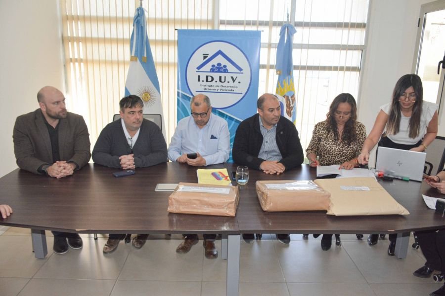 Abrieron sobres de licitaciones para obras fundamentales en Puerto Santa Cruz