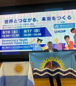 Un santacruceño representó a Argentina en la Cumbre Mundial de Democracia Juvenil en Japón