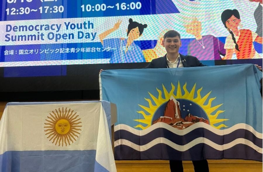 Un santacruceño representó a Argentina en la Cumbre Mundial de Democracia Juvenil en Japón