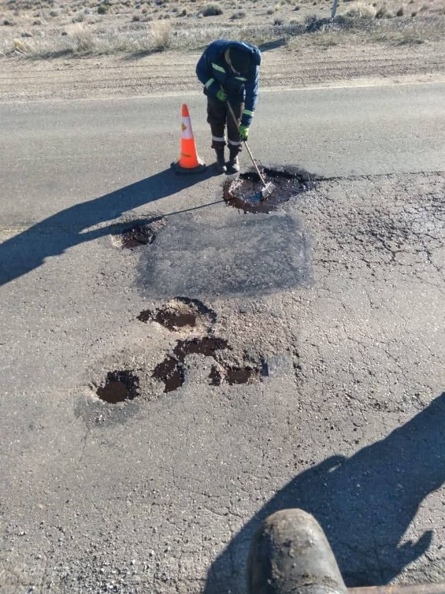Trabajos de bacheo en la Ruta Nacional N°3: un reclamo de la comunidad atendido por Vialidad Provincial