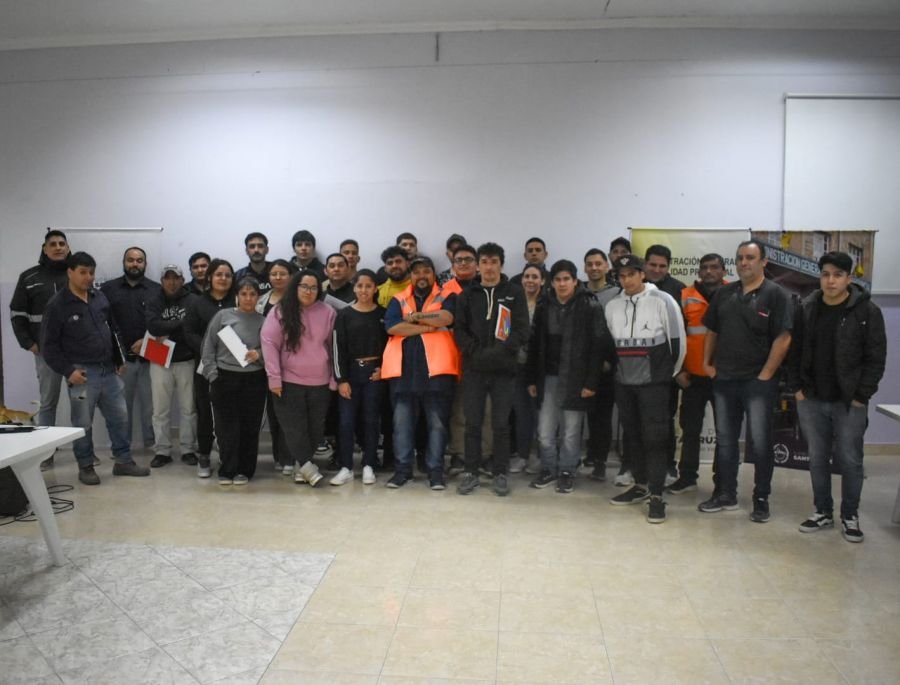 Jaramillo dijo presente en la capacitación de maquinaria pesada: Un compromiso que se extiende por la provincia