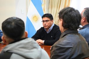 Santa Cruz forma a los futuros operadores de la primera planta de alimento balanceado