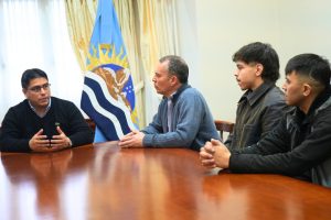 Santa Cruz forma a los futuros operadores de la primera planta de alimento balanceado