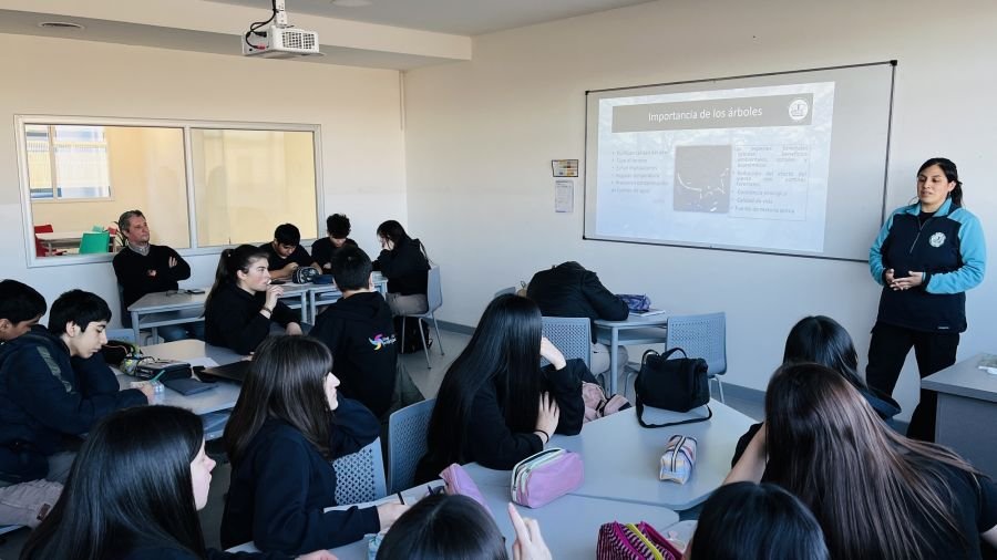 El Consejo Agrario realizó una charla educativa sobre la importancia de los árboles en la Escuela del Viento