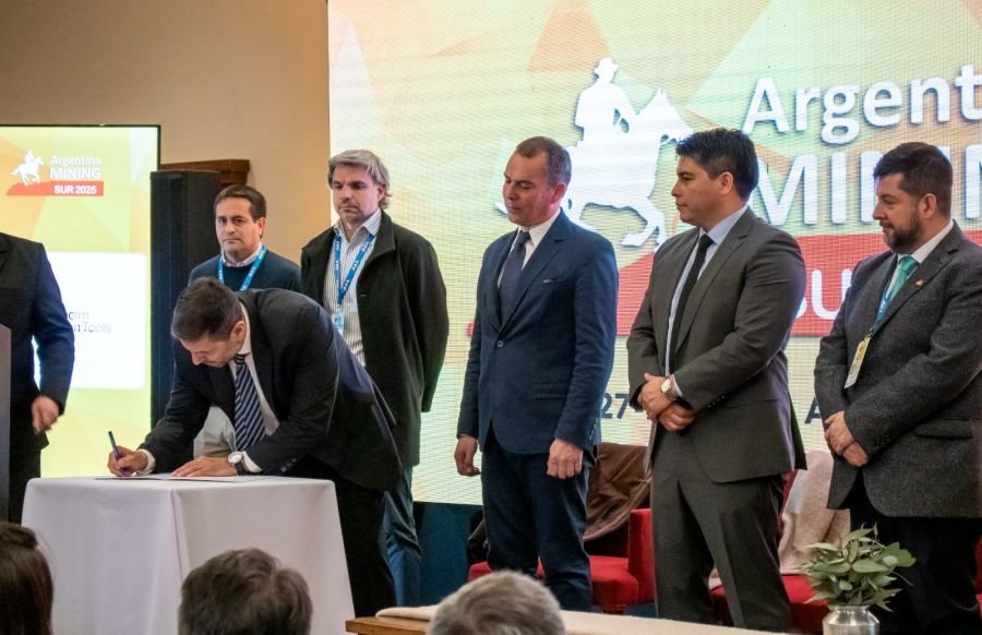 FOMICRUZ y Pan American Silver firmaron un acuerdo colaborativo para fortalecer la exploración en Bahía Laura