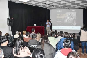 Paleontólogo del CONICET brindó una charla sobre el hallazgo de un cocodrilo gigante en El Calafate