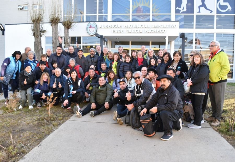 El Gobierno Provincial acompañó la partida de la delegación santacruceña a los Juegos Evita de Adultos Mayores en Salta