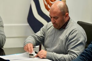 Se firmó el contrato para finalizar el Cuartel de Bomberos División N°28 en Caleta Olivia
