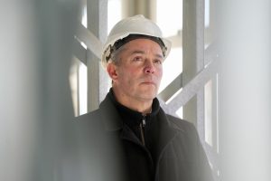 Daniel Álvarez: "La Escuela Secundaria N°43 de Caleta Olivia alcanza el 70% de avance"