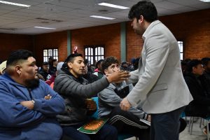 Distrigas llevó la capacitación en Maquinaria Pesada a Los Antiguos con gran respuesta de los vecinos