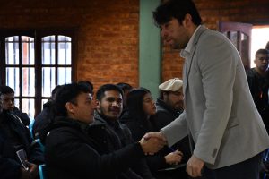 Distrigas llevó la capacitación en Maquinaria Pesada a Los Antiguos con gran respuesta de los vecinos