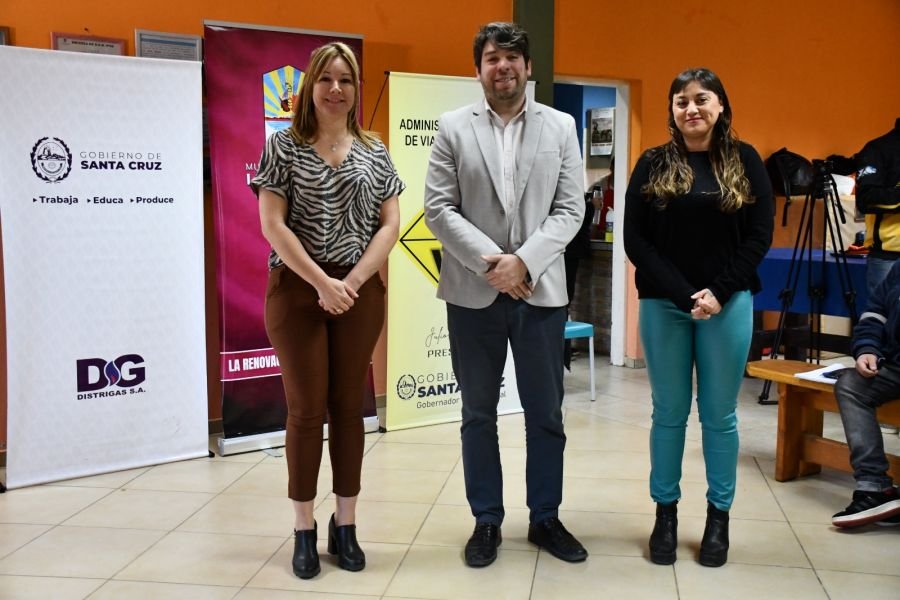 Distrigas llevó la capacitación en Maquinaria Pesada a Los Antiguos con gran respuesta de los vecinos