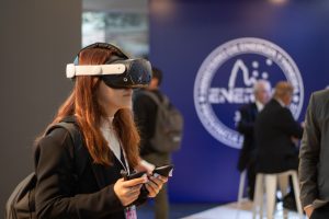 Santa Cruz presenta la licitación de diez áreas hidrocarburíferas estratégicas en la Expo AOG 2025