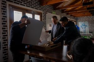 El Gobernador junto al jefe de Gabinete visitaron la Planta Estable de Lago Roca