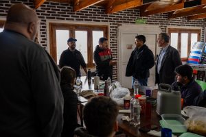 El Gobernador junto al jefe de Gabinete visitaron la Planta Estable de Lago Roca