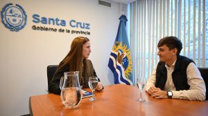 El representante en la Cumbre Mundial de Democracia Juvenil de Japón visitó la Casa de Santa Cruz