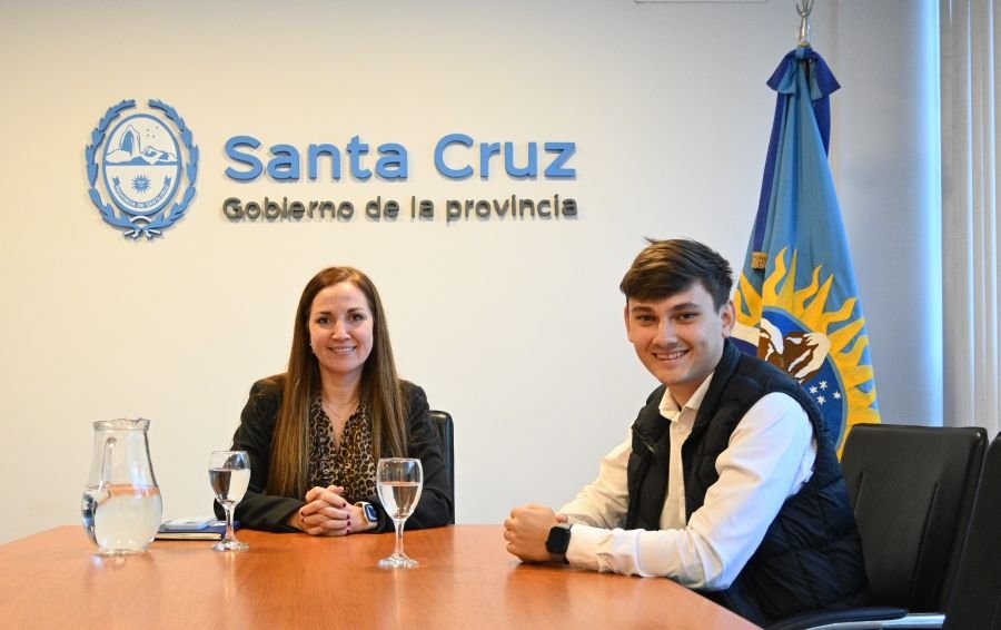 El representante en la Cumbre Mundial de Democracia Juvenil de Japón visitó la Casa de Santa Cruz