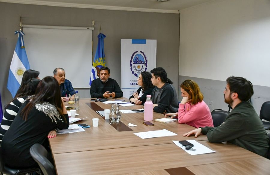 Se llevó a cabo encuentro de trabajo para fortalecer el cuidado de infancias y adultos mayores